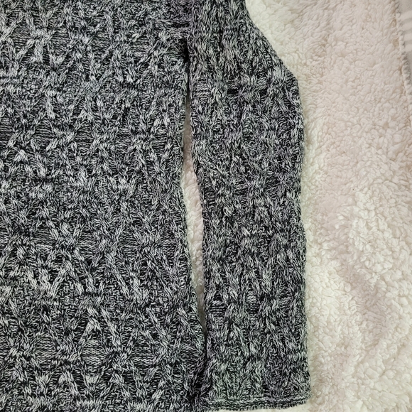 Eight Eight Eight Women’s Cowl Neck Sweater Sz M Blk/White Long Tunic Cable Knit - Picture 5 of 16